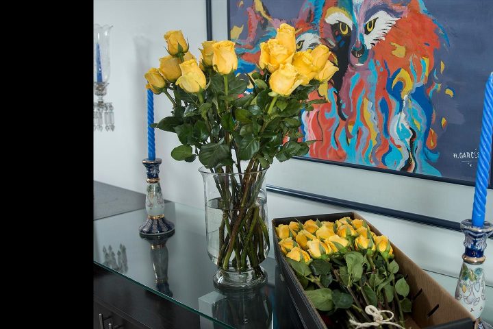 luxury yellow roses box pack